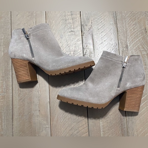 Lucky Brand Gray Chelsea Boots l Zipper Chunky Suede Boots Size 8M - Picture 1 of 4